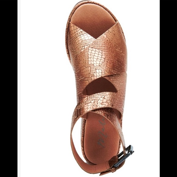 MATISSE RUNAWAY ROSE GOLD SNAKE PLATFORM SANDALS/7 - Picture 13 of 13